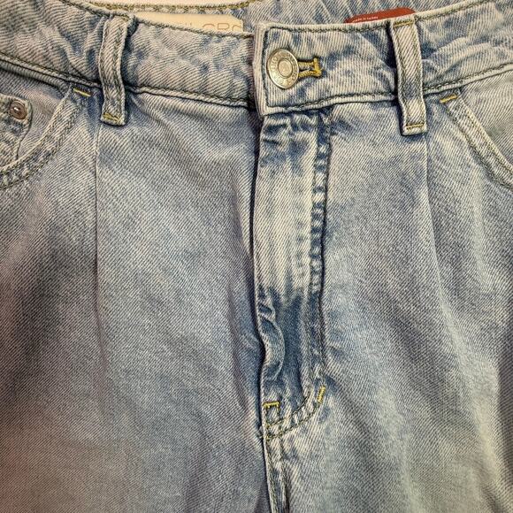 Pilcro Anthropologie Balloon Tapered High Rise Pleated Light Wash Soft Sz 29 - Picture 5 of 16